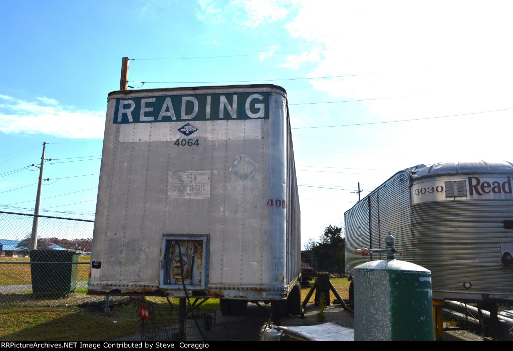 Reading Transportation Co. Trailer # 4064  Reading Trailer 3030